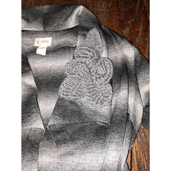 Size 4-6 Tracy Porter Grey Long Sleeve Knit Wrap Sweater Cardigan Crochet Flower - Picture 2 of 5